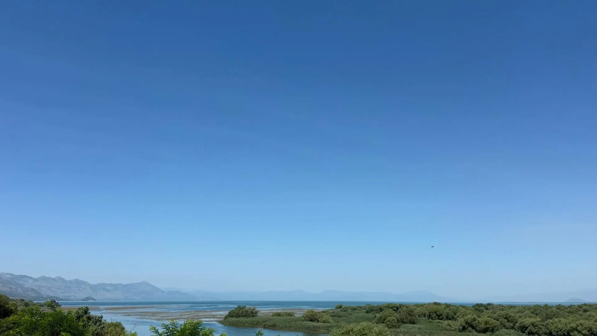 Caravan On The Lake Shkodër Albanië